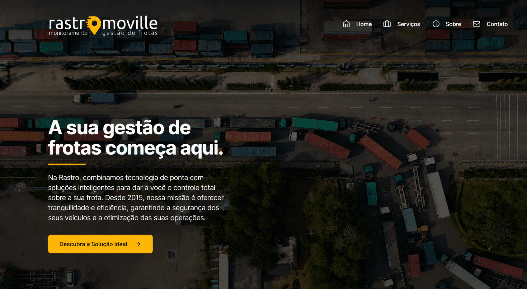 Prévia do projeto RastroMoville com visão aérea de caminhões e contêineres.