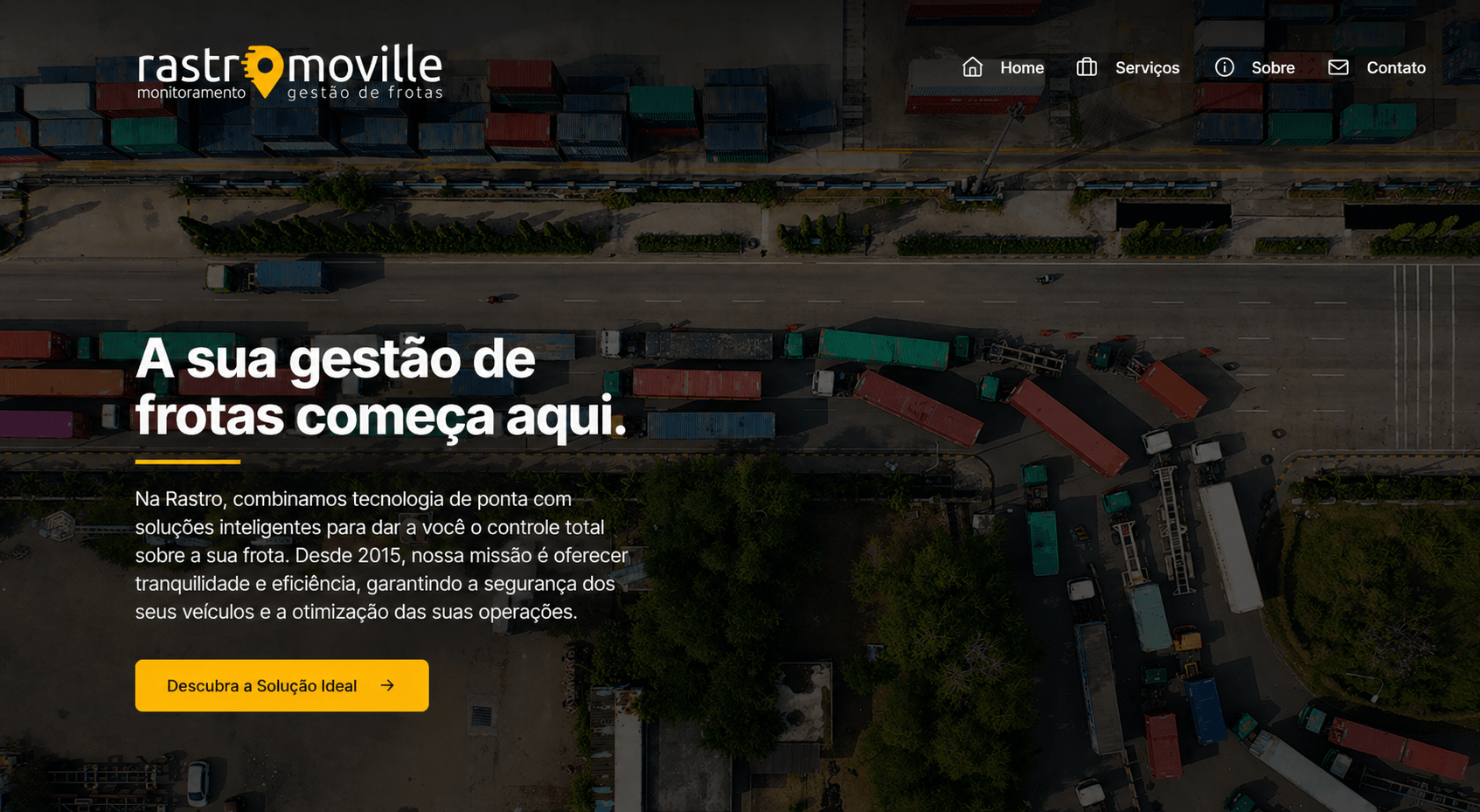Prévia do projeto RastroMoville com visão aérea de caminhões e contêineres.